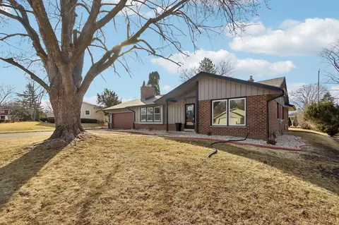 21825 Locksley, Brookfield, WI 53045
