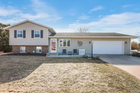 5033 Brookfield, Manitowoc, WI 54220
