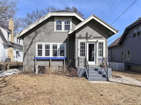 6918 W Lloyd, Wauwatosa, WI 53213