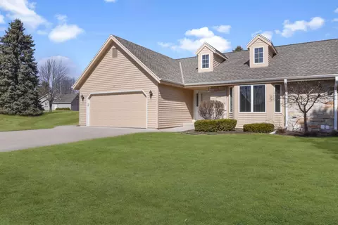 1521 Ridgewood, West Bend, WI 53095