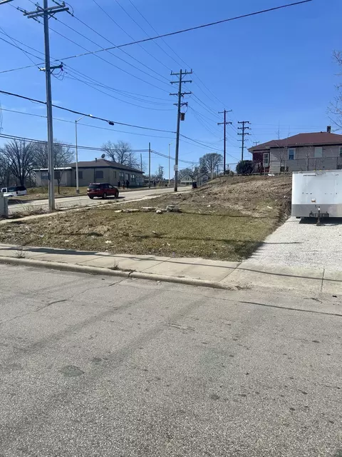 1146 S Memorial, Racine, WI 53403
