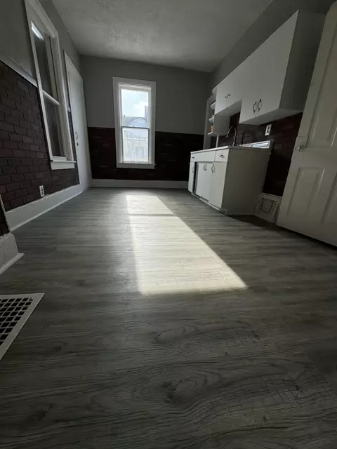 519 N Memorial, Racine, WI 53404