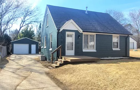 4107 W Calumet, Milwaukee, WI 53209
