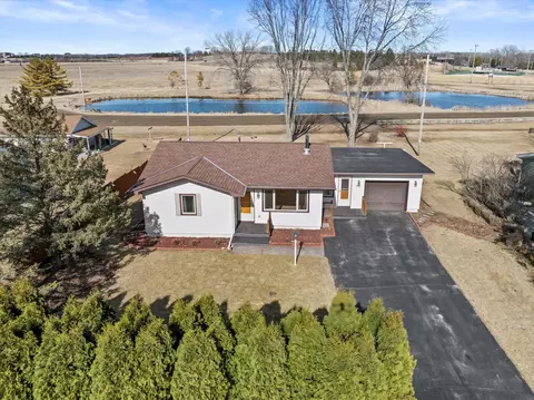 w1394 Marietta Avenue, Ixonia, WI 53036