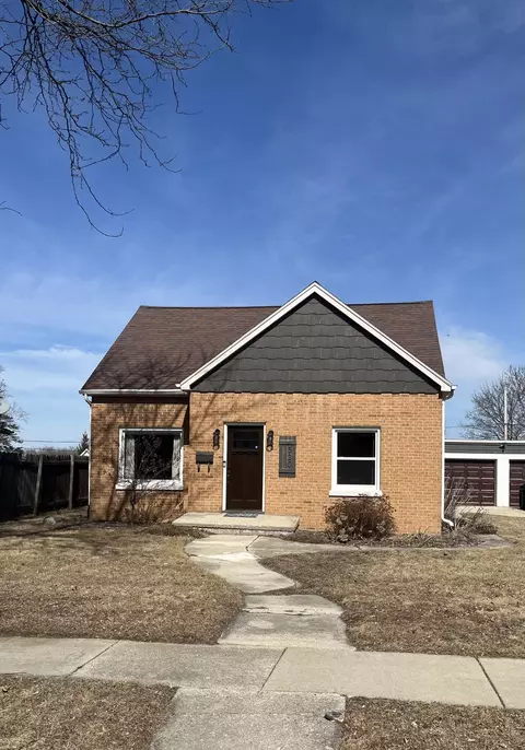 520 Roosevelt, West Bend, WI 53090