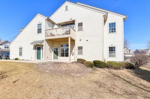 8618 S Stratford #102-13, Oak Creek, WI 53154