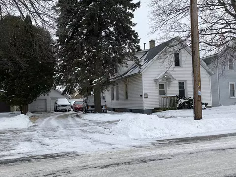 2111 Madison, Manitowoc, WI 54220