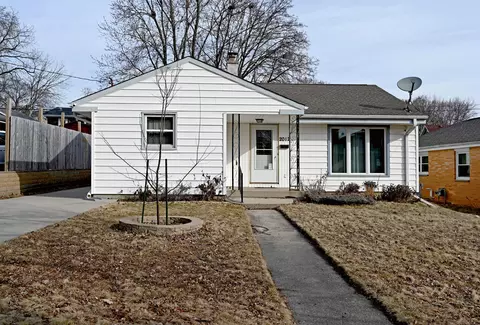 2012 Oaklawn, Waukesha, WI 53188