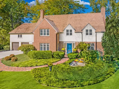 726 E Daisy, Fox Point, WI 53217