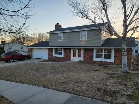 2438 Saratoga, Waukesha, WI 53186