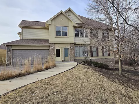 8637 S Deerwood, Franklin, WI 53132