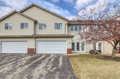 2424 Fox Riv #B, Waukesha, WI 53189