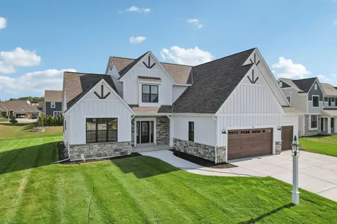 1607 White Deer, Waukesha, WI 53189