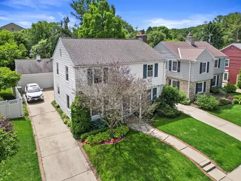 2935 E Rhode Is, Milwaukee, WI 53207