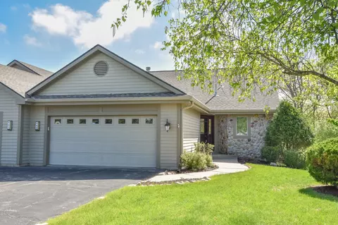 482 Oak Rdg #1, Hartland, WI 53029