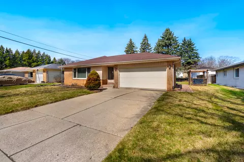 8104 W Dreyer, West Allis, WI 53219