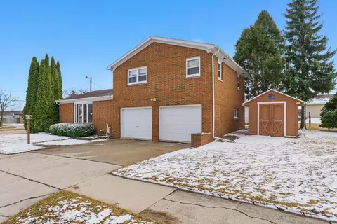 1202 S 35th, Manitowoc, WI 54220