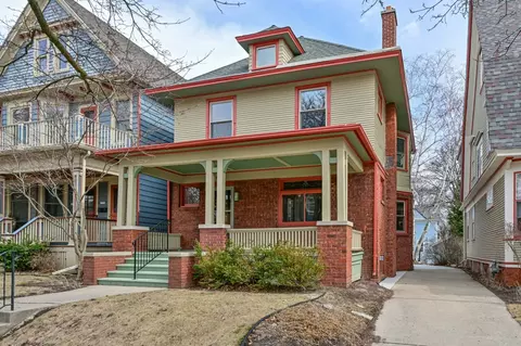 2754 N Hackett, Milwaukee, WI 53211