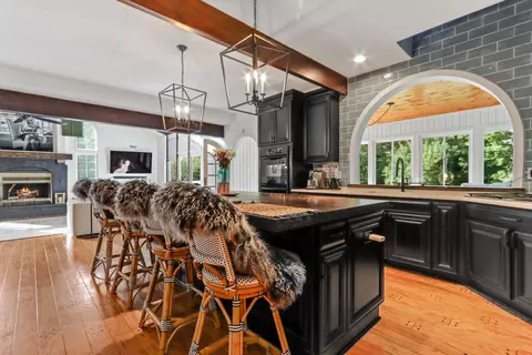 417 N Lower Gdns, Fontana, WI 53125