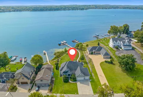 712 Kopmeier, Pewaukee, WI 53072