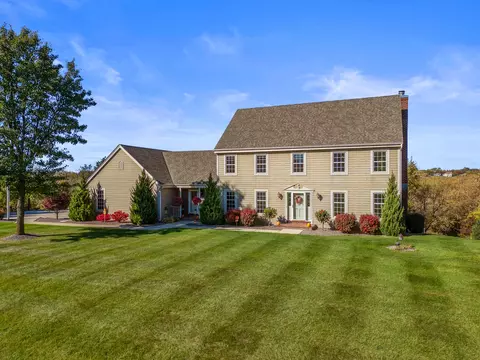 1943 Field Cliffe, Richfield, WI 53076