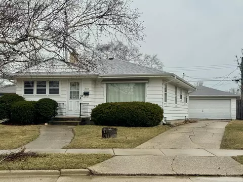 2045 17th, Kenosha, WI 53140