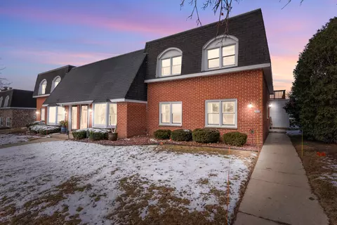2017 Chateau, Grafton, WI 53024
