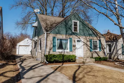 7726 Livingston, Wauwatosa, WI 53213