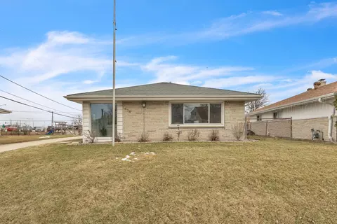 1414 W Foster, Milwaukee, WI 53221