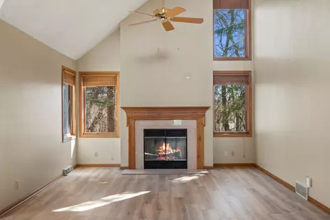 n21w24113 Dorchester #17F, Pewaukee, WI 53072