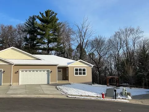 318 Creekside, Watertown, WI 53098