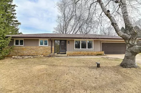 5820 S Culloden, New Berlin, WI 53146