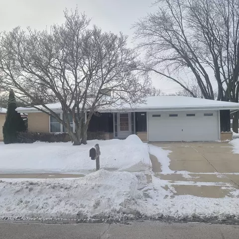 1907 W Grange, Milwaukee, WI 53221