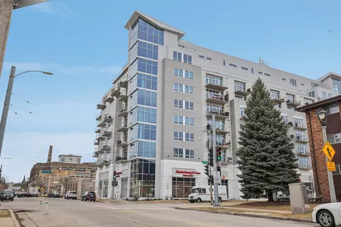 601 E Ogden #1004, Milwaukee, WI 53202