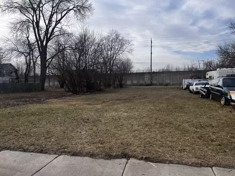 6208 12th, Kenosha, WI 53143