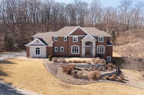 503 Country Clb, Onalaska, WI 54650