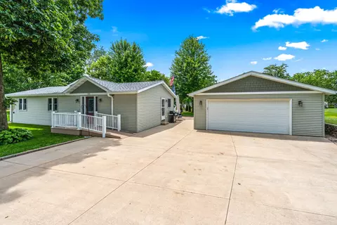 5638 E Peninsula, Waterford, WI 53185