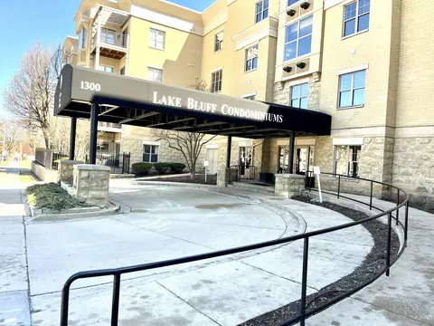 1300 N Prospect #215, Milwaukee, WI 53202