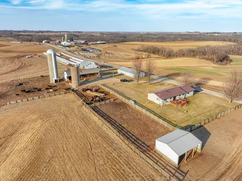 29097 Pleasant Rdg, Wauzeka, WI 53826