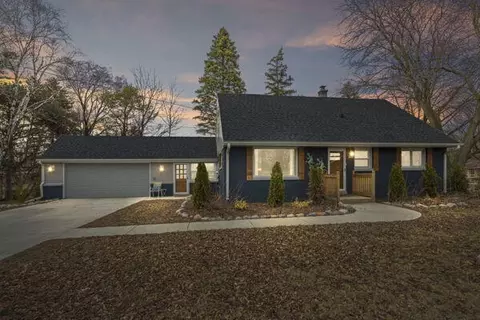 9504 W Hope, Wauwatosa, WI 53222