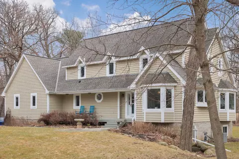 2116 Key Pt, Hartland, WI 53029