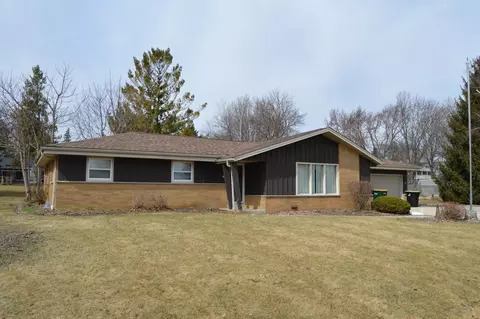 8161 S Woodridge, Oak Creek, WI 53154