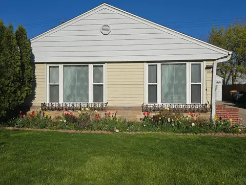 554 Robertson, Wauwatosa, WI 53213