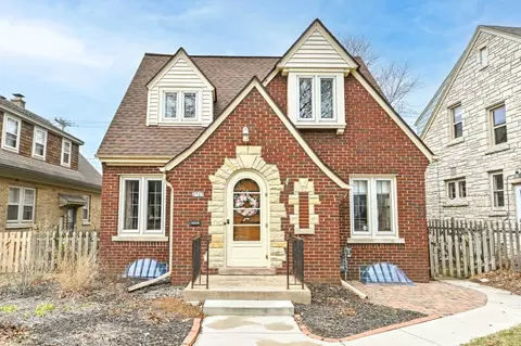 2727 Lefeber, Wauwatosa, WI 53210
