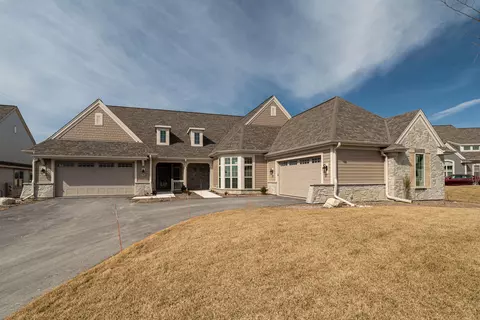 1554 Lookout #46D, Hartland, WI 53029