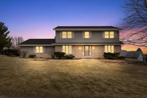 1476 Sunnyridge, Pewaukee, WI 53072