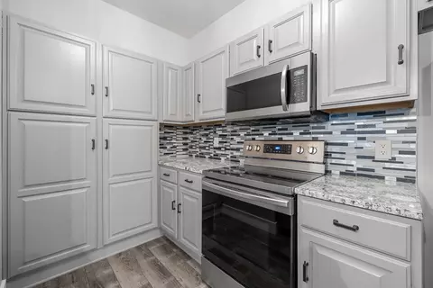 480 N Silverbrook #106, West Bend, WI 53090