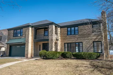 5626 N N Shr, Whitefish Bay, WI 53217