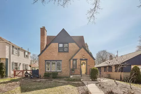 2808 N Hartung, Milwaukee, WI 53210
