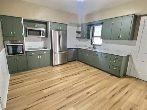 2846 N Vel R Phillips, Milwaukee, WI 53212